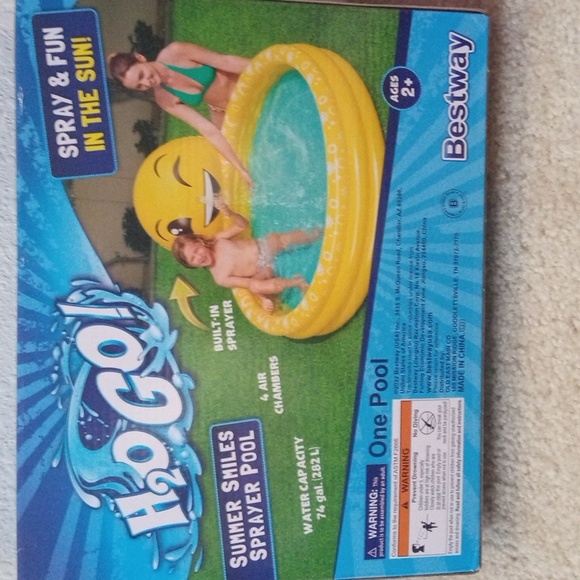 Summer Smiles Sprayer Pool - Picture 2 of 6